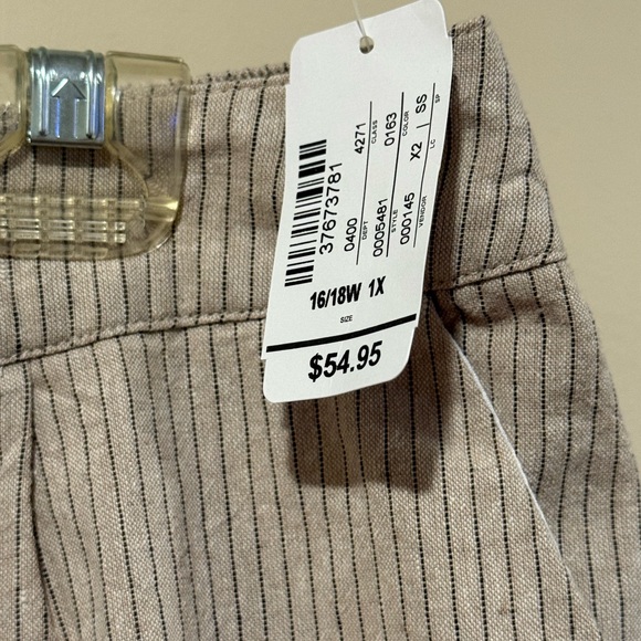 CJ BANKS NWT 1X Capris Linen Tan/Blue Pinstripes MSRP $55 Pull On Elastic Back - Picture 2 of 9